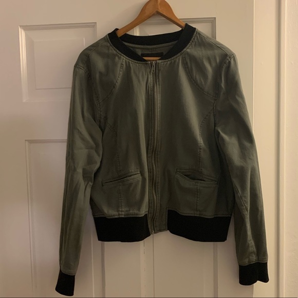 Sanctuary spring bomber - Picture 1 of 5